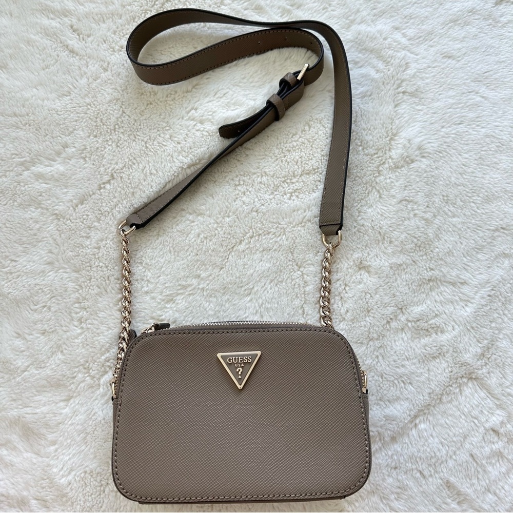 NWT!!! Guess camera crossbody bag Retail 128$